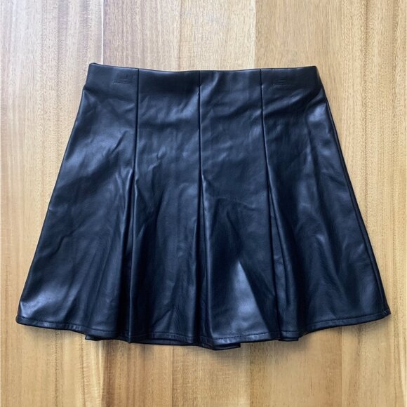 Art Class Junior Girls Black Faux Leather Pleated Skirt Size Large (10/12) - Picture 7 of 7
